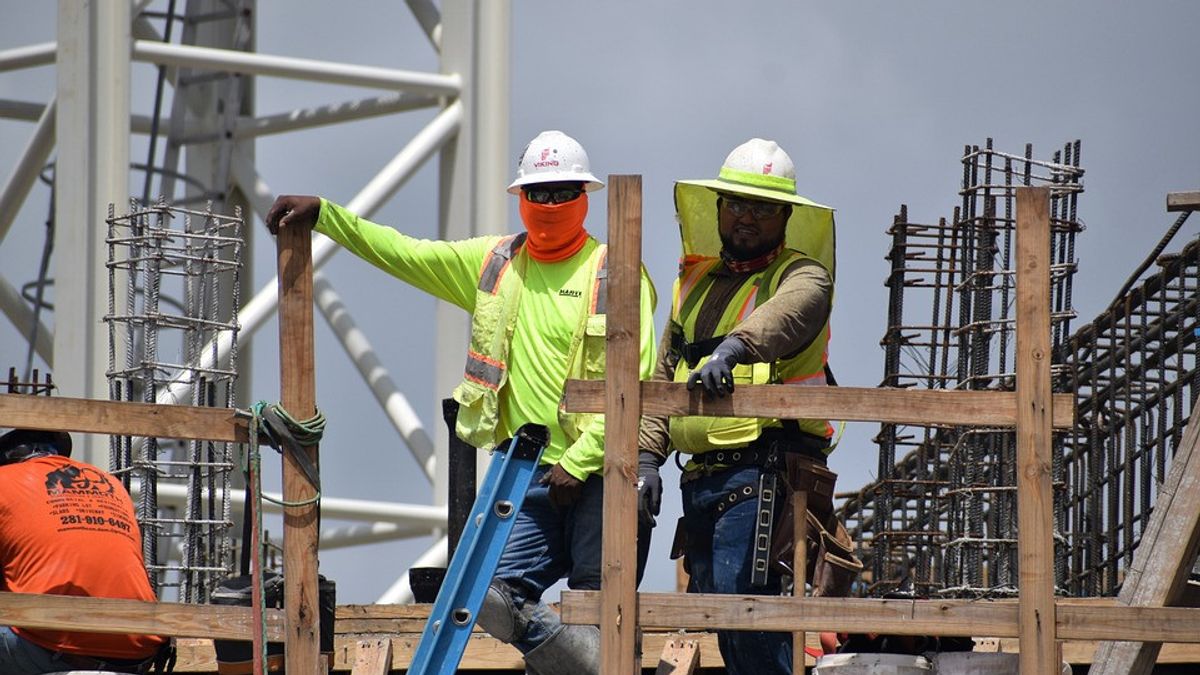 Cara Islam Memuliakan Para Pencari Nafkah Halal