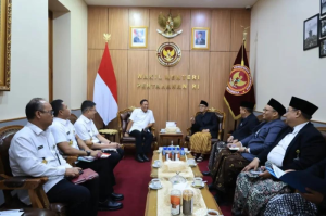 Petugas Haji Bakal Digembleng Ala Militer, Wamenhan–Wamenhaj Sepakat Perkuat Diklat PPIH