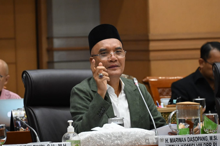 Kontroversi Umrah Lewat Asrama Haji, DPR: Tak Masuk Akal Jika Wajib untuk Jemaah Mandiri