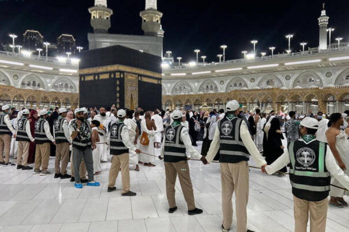 Lebih dari 1.100 Pramuka Arab Saudi Bantu Jemaah di Dua Masjid Suci Selama Ramadan