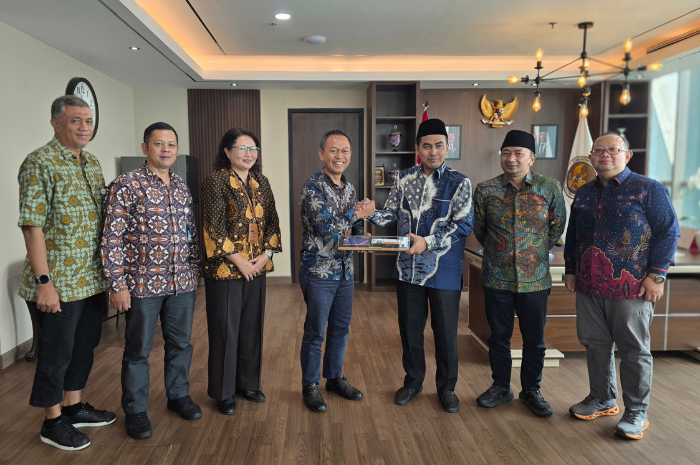 Kemenhaj Jajaki Kerja Sama Transportasi dan Logistik Haji dengan KAI