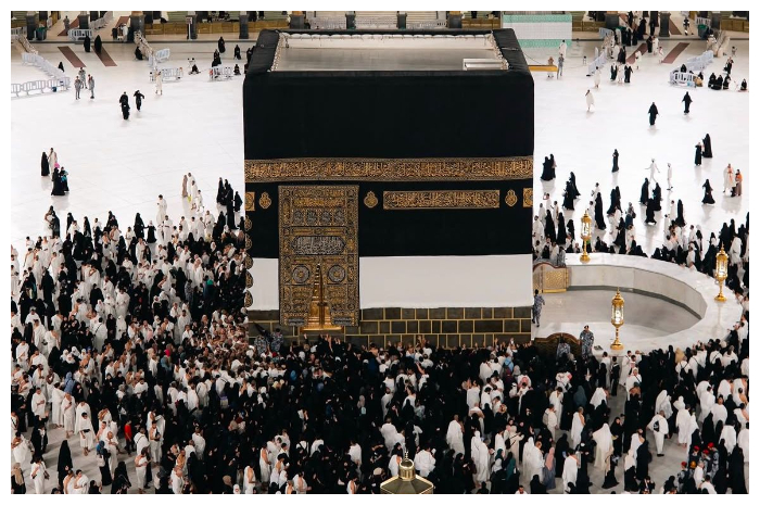 Kiswah Ka’bah Diangkat Sebagian, Simbol Musim Haji Telah Dimulai