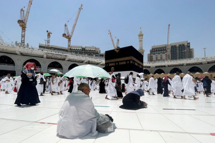 Jangan Tunggu Haus! Ini Cara Jemaah Haji Hindari Dehidrasi di Tanah Suci