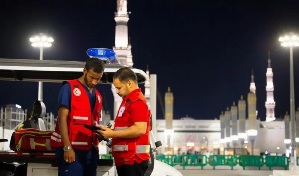 Tim Darurat Saudi Red Cresent Authority Menyelamatkan Jemaah Indonesia yang Kolaps di Masjid Nabawi